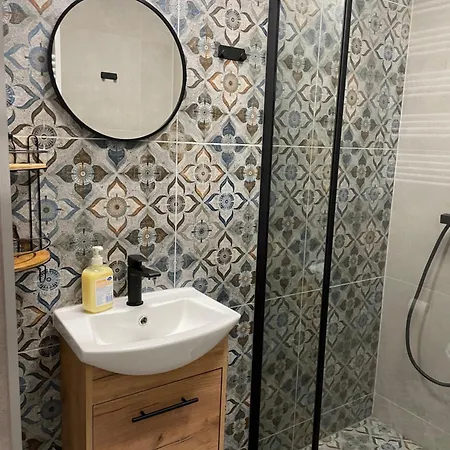 Przystanek - Ul Slowackiego 5a *